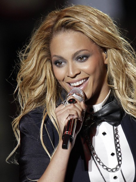 Beyonce performs during the taping of "Oprah's Surprise Spectacular" in Chicago