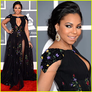 ashanti-grammys-2013-red-carpet