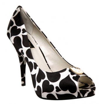 hello-kitty-mw1d06-luisa-print-white-with-black-hearts-pumps-34662-1